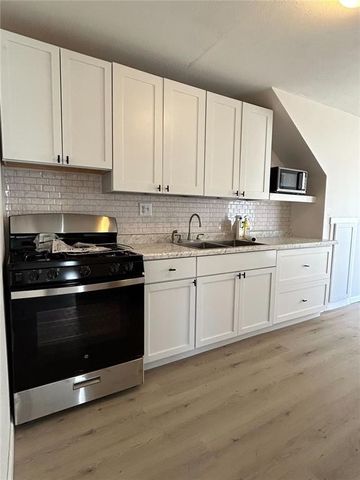 1011 Hudson, Iowa City, IA 52246