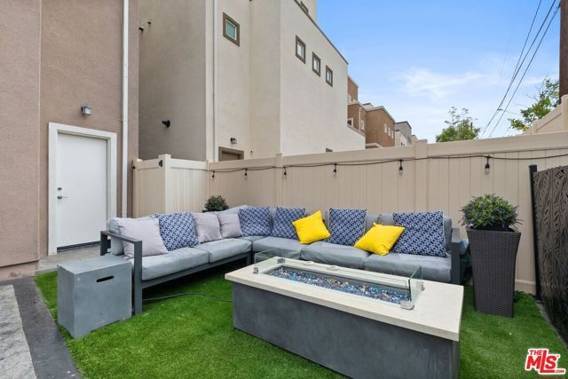 547 Daniel Freeman Circle, Inglewood, CA 90301