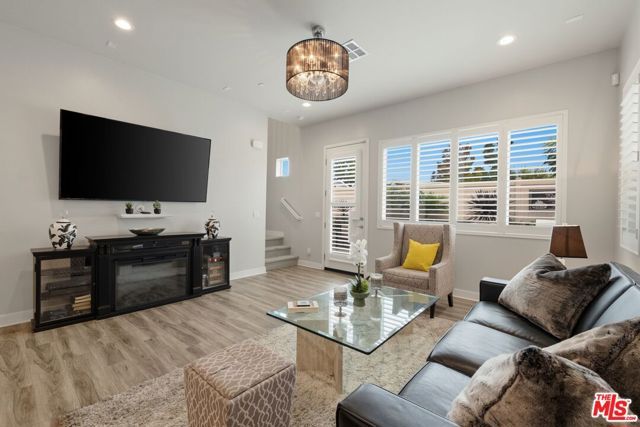 547 Daniel Freeman Circle, Inglewood, CA 90301