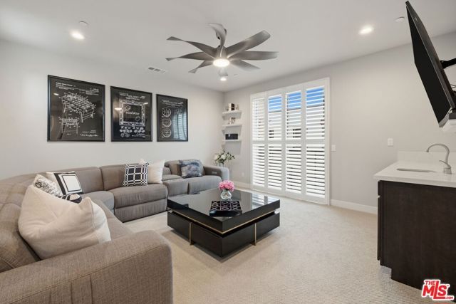 547 Daniel Freeman Circle, Inglewood, CA 90301