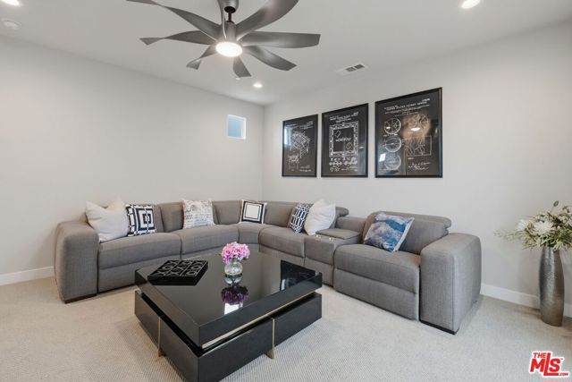 547 Daniel Freeman Circle, Inglewood, CA 90301