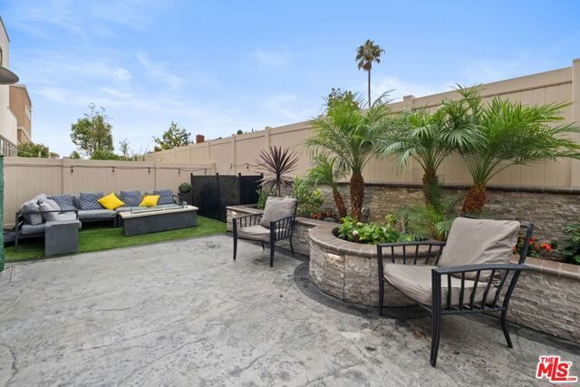 547 Daniel Freeman Circle, Inglewood, CA 90301