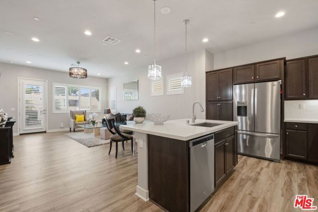 547 Daniel Freeman Circle, Inglewood, CA 90301