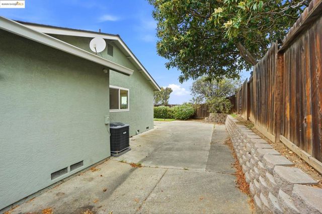 1098 Alamo Ct, Pittsburg, CA 94565