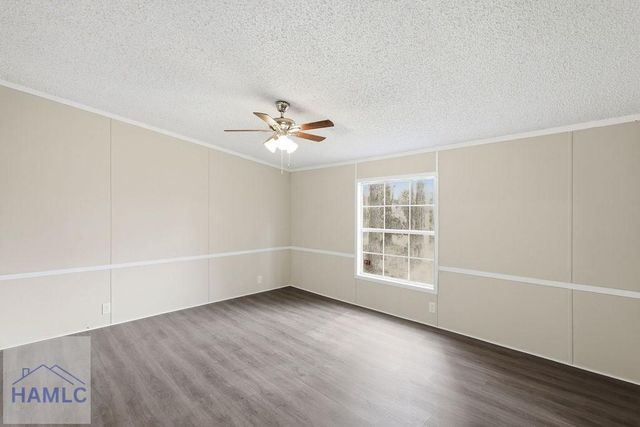 196 Barn Road Circle, Jesup, GA 31545