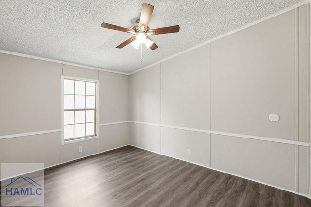 196 Barn Road Circle, Jesup, GA 31545