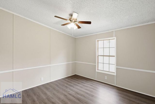 196 Barn Road Circle, Jesup, GA 31545