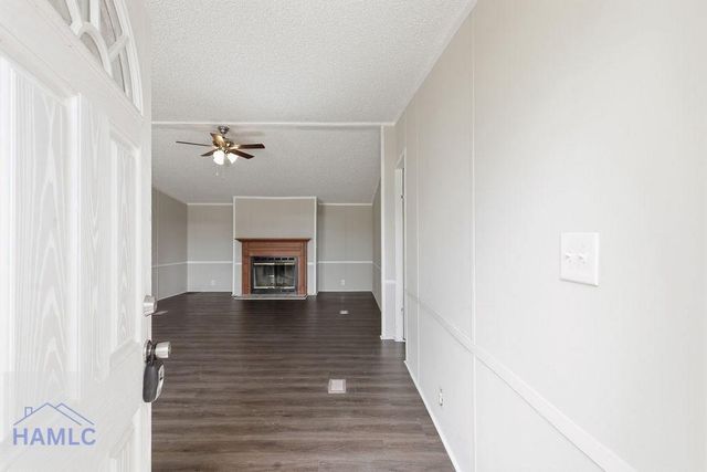 196 Barn Road Circle, Jesup, GA 31545