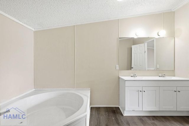 196 Barn Road Circle, Jesup, GA 31545