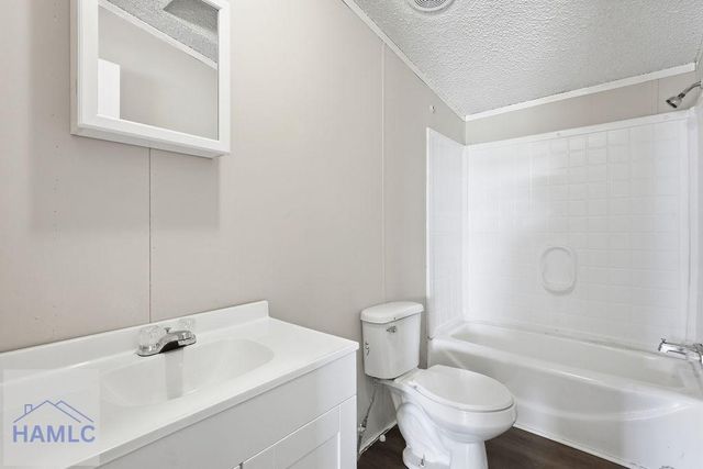 196 Barn Road Circle, Jesup, GA 31545