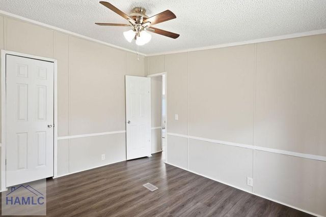 196 Barn Road Circle, Jesup, GA 31545