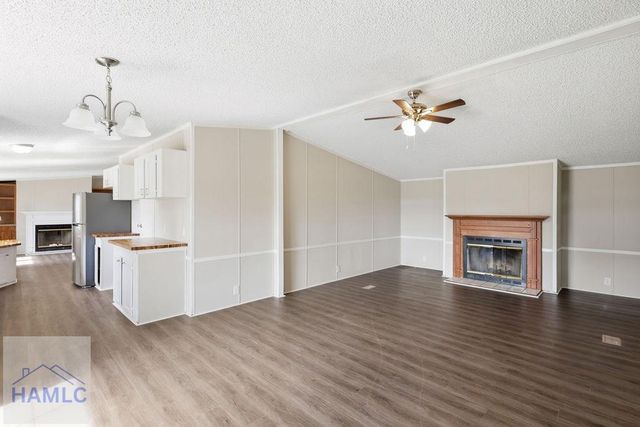 196 Barn Road Circle, Jesup, GA 31545