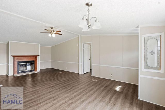 196 Barn Road Circle, Jesup, GA 31545