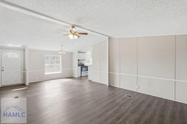 196 Barn Road Circle, Jesup, GA 31545