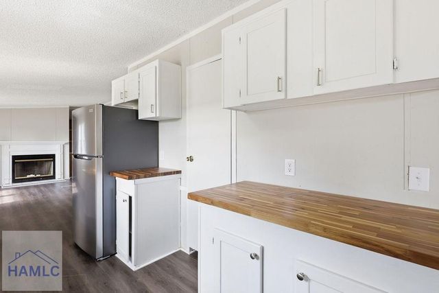 196 Barn Road Circle, Jesup, GA 31545