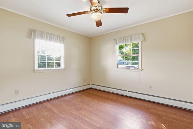 2 TIMOTHY LN, Levittown, PA 19054