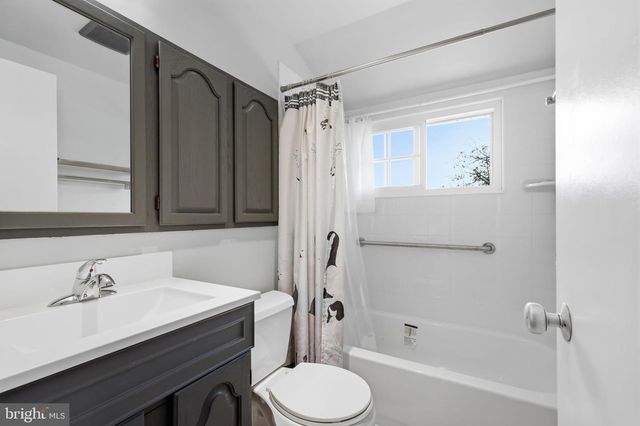 2 TIMOTHY LN, Levittown, PA 19054
