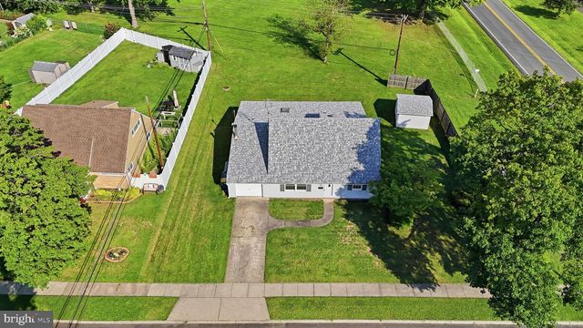 2 TIMOTHY LN, Levittown, PA 19054