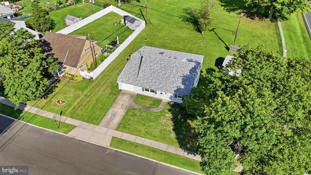2 TIMOTHY LN, Levittown, PA 19054