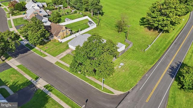 2 TIMOTHY LN, Levittown, PA 19054