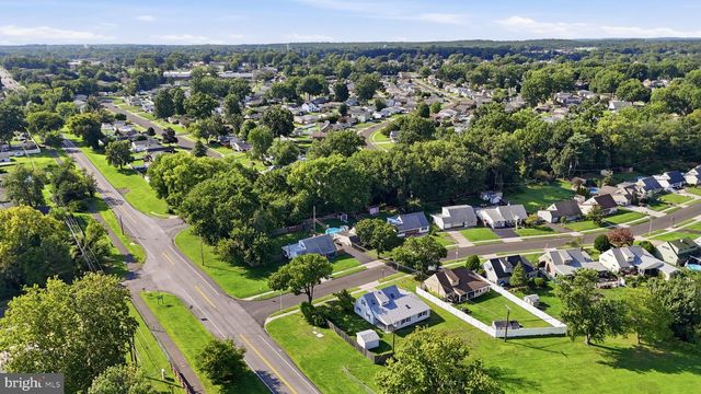 2 TIMOTHY LN, Levittown, PA 19054