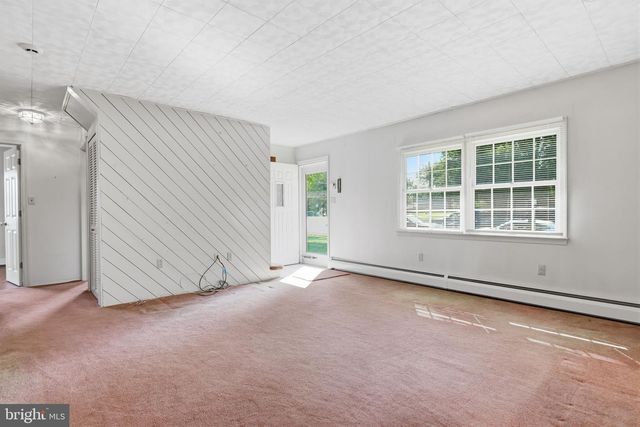 2 TIMOTHY LN, Levittown, PA 19054
