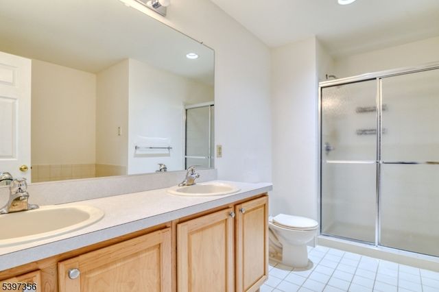 59 La Costa Dr, Clinton Twp., NJ 08801