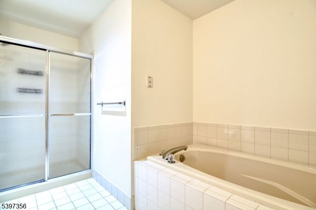 59 La Costa Dr, Clinton Twp., NJ 08801