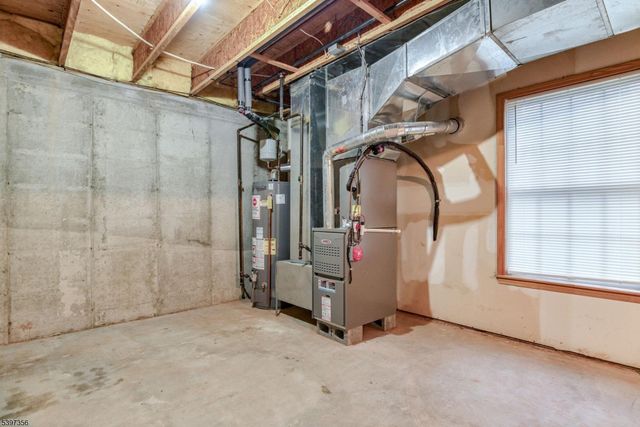 59 La Costa Dr, Clinton Twp., NJ 08801