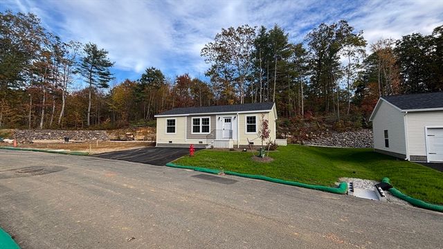 6 Berry Farms Road 3, Sturbridge, MA 01566