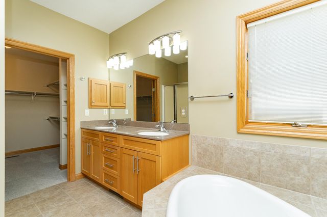 3752 Stone Point Drive NE, Rochester, MN 55906