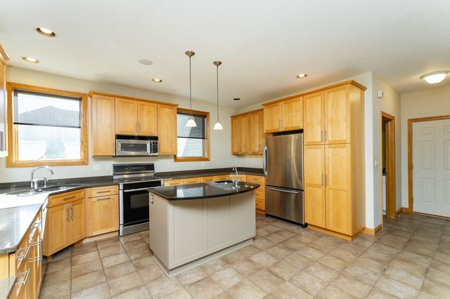 3752 Stone Point Drive NE, Rochester, MN 55906