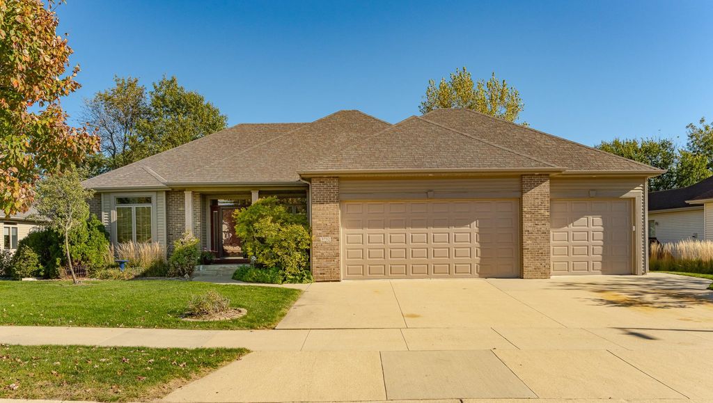 3752 Stone Point Drive NE, Rochester, MN 55906