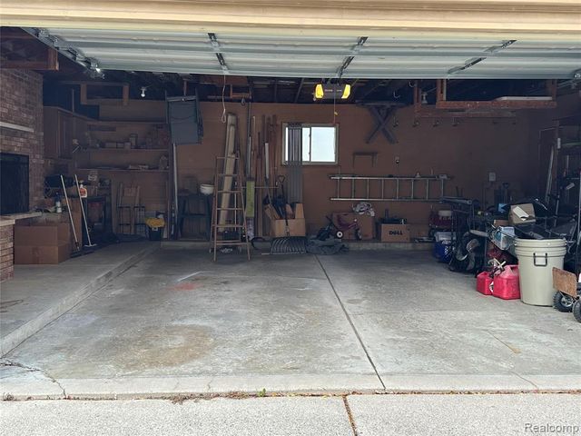 3069 Wolverine Drive, Troy, MI 48083