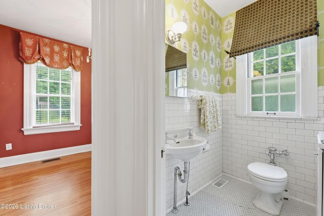 1226 Summit Ave, Louisville, KY 40204