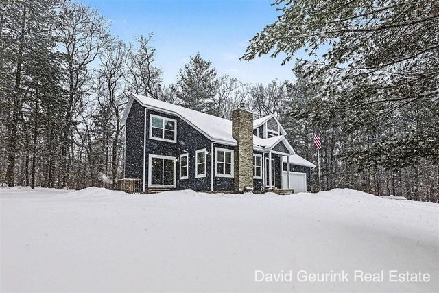 2779 E Holton Whitehall Road, Twin Lake, MI 49457