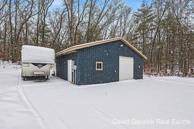 2779 E Holton Whitehall Road, Twin Lake, MI 49457