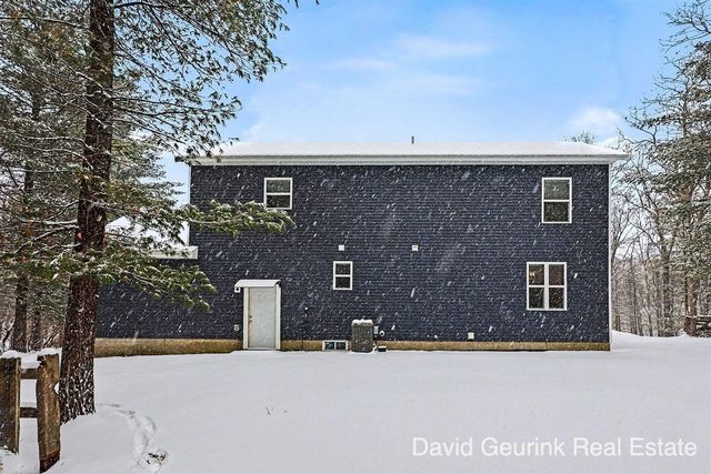 2779 E Holton Whitehall Road, Twin Lake, MI 49457