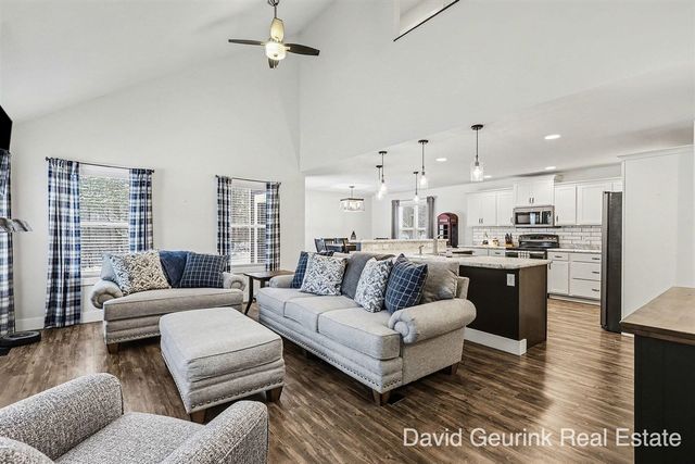 2779 E Holton Whitehall Road, Twin Lake, MI 49457