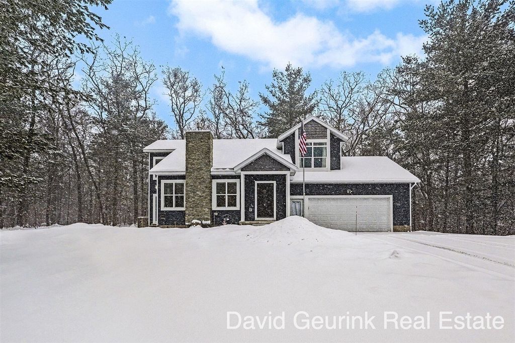 2779 E Holton Whitehall Road, Twin Lake, MI 49457