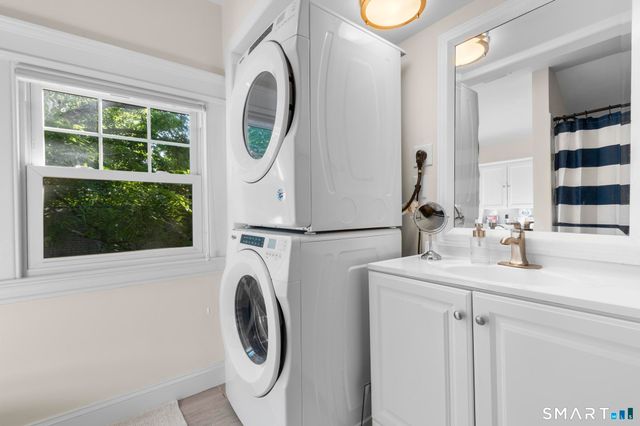 20 Bradley Avenue, Branford, CT 06405