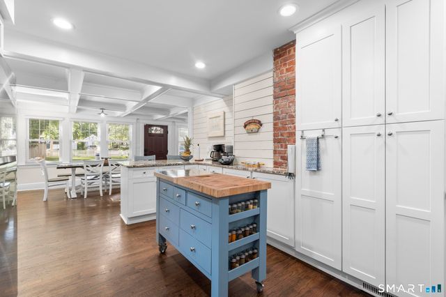 20 Bradley Avenue, Branford, CT 06405