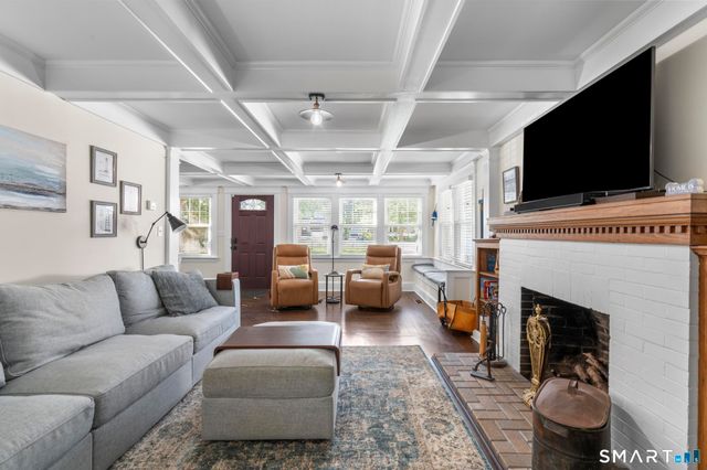 20 Bradley Avenue, Branford, CT 06405