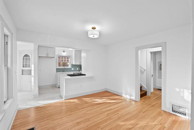 425 N Dellrose Ave, Wichita, KS 67208