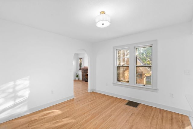 425 N Dellrose Ave, Wichita, KS 67208