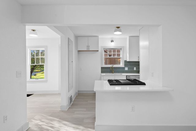 425 N Dellrose Ave, Wichita, KS 67208