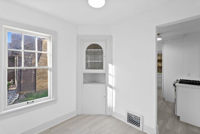 425 N Dellrose Ave, Wichita, KS 67208