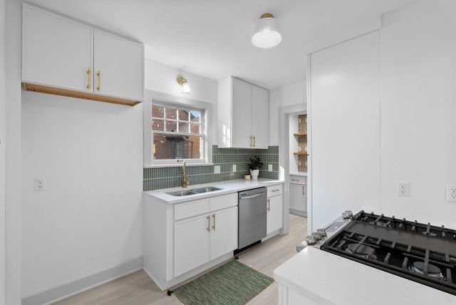 425 N Dellrose Ave, Wichita, KS 67208