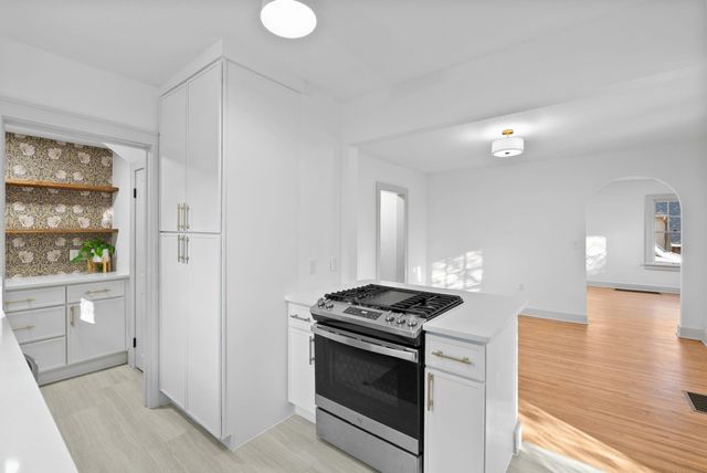 425 N Dellrose Ave, Wichita, KS 67208