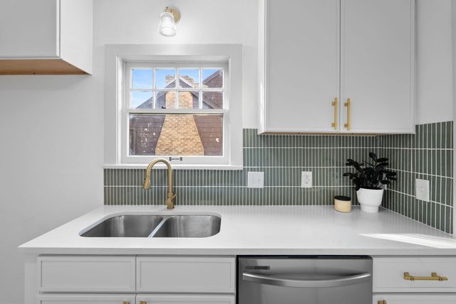 425 N Dellrose Ave, Wichita, KS 67208